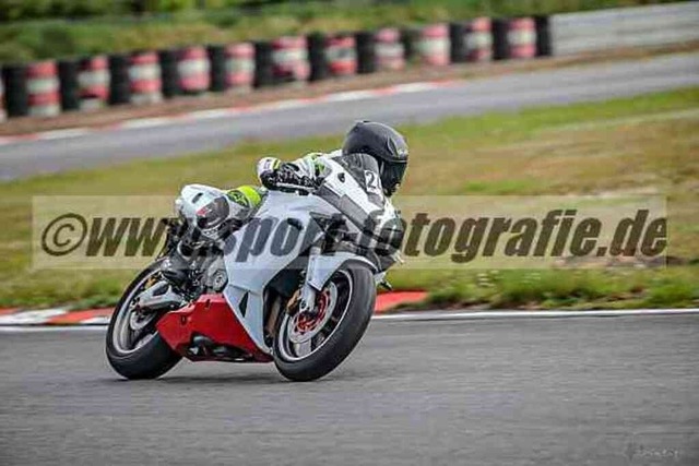 pubi7093 | Professionelle Fotos von Sportveranstaltungen, aber auch Hochzeiten und anderen Events. - Realisiert mit Pictrs.com