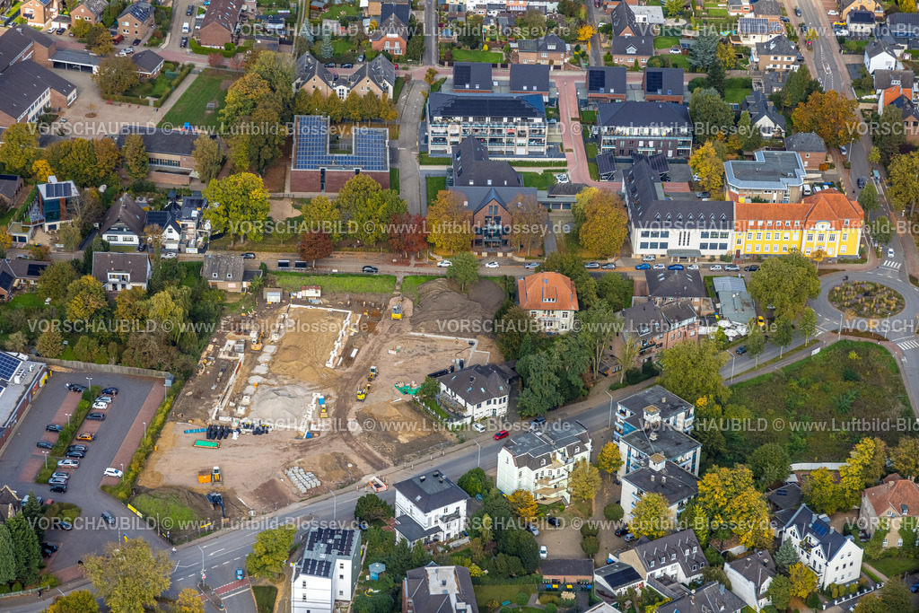 Rees251004813 | Luftbild, Baustelle an der Florastraße für neuen Aldi Supermarkt, Archiv der Stadt Rees mit Solardach, Rees, Niederrhein, Nordrhein-Westfalen, Deutschland