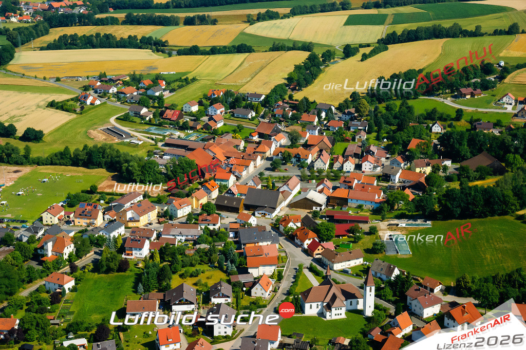 Die Luftaufnahme der Stadt Stockheim wurde vom UL-Flugzeug heraus erstellt ( keine Drohne )- hohe Auflösung für beste Qualität