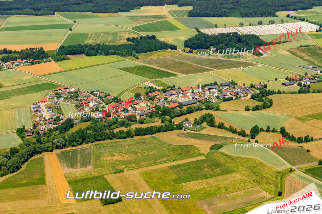 Das Luftbild zeigt : Greißing Geiselhöring - Die Luftaufnahme wurde 2023 vom UL-Flugzeug aus erstellt ( keine Drohne ) - Hochauflösende Luftaufnahme - Für grossformatige Ausdrucke geeignet. Die Geschenkidee !Mit Lizenz und Bildrechte bestellbar
