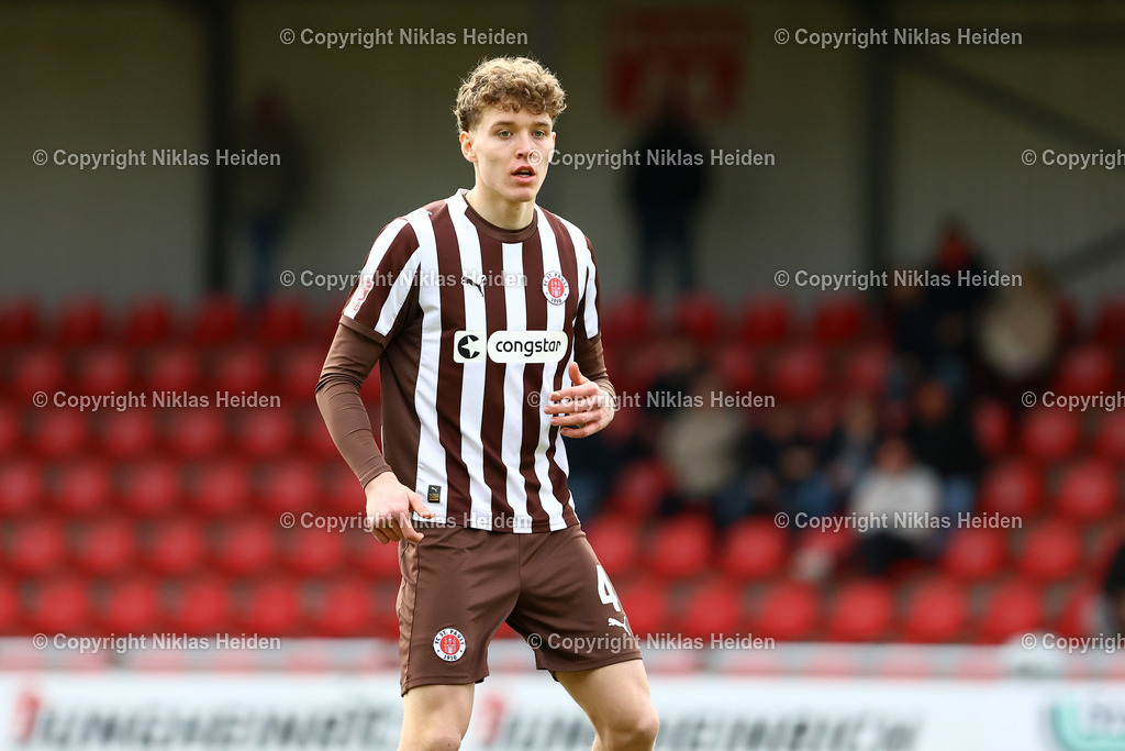 NH_FCStPauliU23_BWLohne_RegionalligaNord_01032026 | #4 Jannik Westphal (FC St. Pauli U23)Fußball I Herren I Regionalliga Nord I Saison 2025-2026 I 24. Spieltag I FC St. Pauli U23 - Blau-Weiß Lohne I 01.03.2026 I Edmund-Plambeck-Stadion