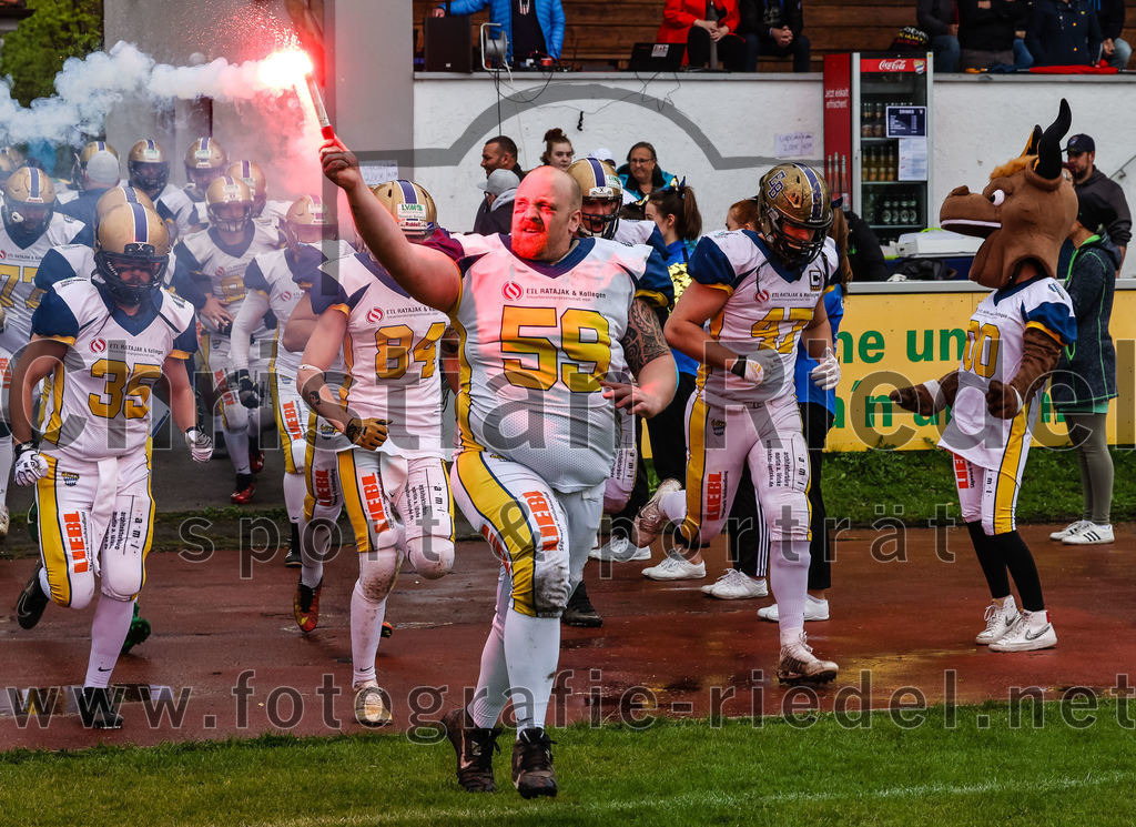 2022-04-30_007_Erding_Bulls_gegen_Regensburg_Phoenix | Erding, Deutschland, 30.04.2022:
Football, Regionalliga 2022, 1. Spieltag, Erding Bulls gegen Regensburg Phoenix

Foto: Christian Riedel / fotografie-riedel.net