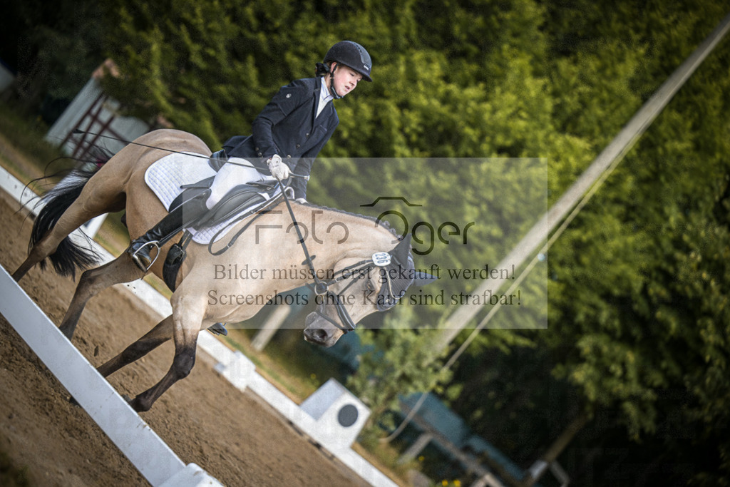 DOS_2487 | Entdecke hochwertige Reitturnierfotos von Foto Oger. Professionell, emotional und authentisch – jetzt Lieblingsmomente im Shop bestellen.Deutschlandweite Turnierfotografie. - Realisiert mit Pictrs.com