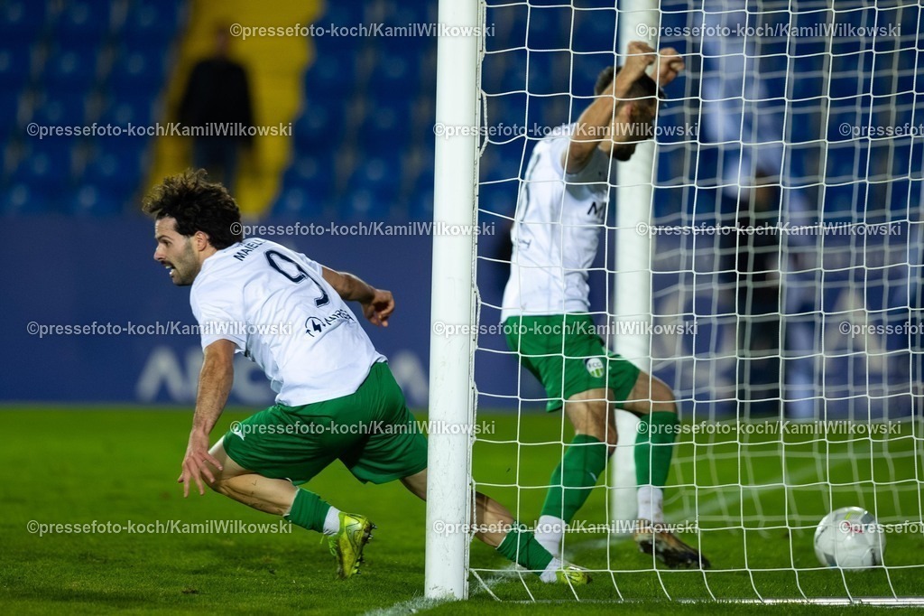 xKWI31102501162 | 31.10.2025, xkwix, Fußball, Regionalliga West, VfL Sportfreunde Lotte - FC Gütersloh, Stadion am Lotter Kreuz: Torjubel nach dem Tor zum 2:2 in der 90. Minute durch Paolo Maiella (FC Gütersloh #9) 