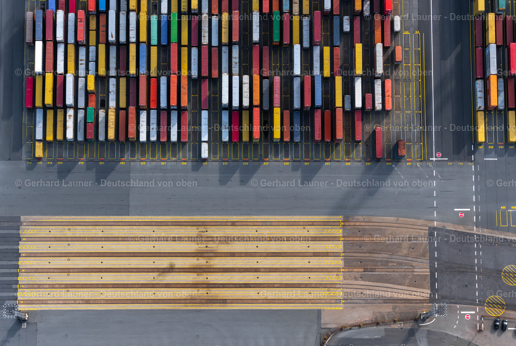 4030639 | BREMERHAVEN 01.06.2020 Containerterminal im Containerhafen des Überseehafen Am Nordhafen in Bremerhaven im Bundesland Bremen. // Container Terminal in the port of the international port Am Nordhafen in Bremerhaven in the state Bremen. Foto: Gerhard Launer