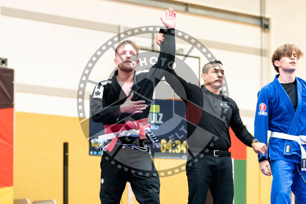 20231118PBB11351 | Fighters compete during the AJP Tour 600 Frankfurt Championship in Frankfurt/Main, Germany, on November 18, 2023.