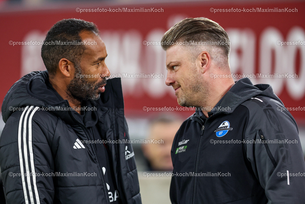 Due09112401009 | 09.11.2024, Fußball, Fortuna Düsseldorf - SC Paderborn 07, 2. Bundesliga, Merkur Spiel-Arena, Saison 2024 2025: Cheftrainer Daniel Thioune (Trainer Fortuna Düsseldorf) zusammen mit Trainer Lukas Kwasniok (Cheftrainer Paderborn)DFB regulations prohibit any use of photographs as image sequences and or quasi-video.