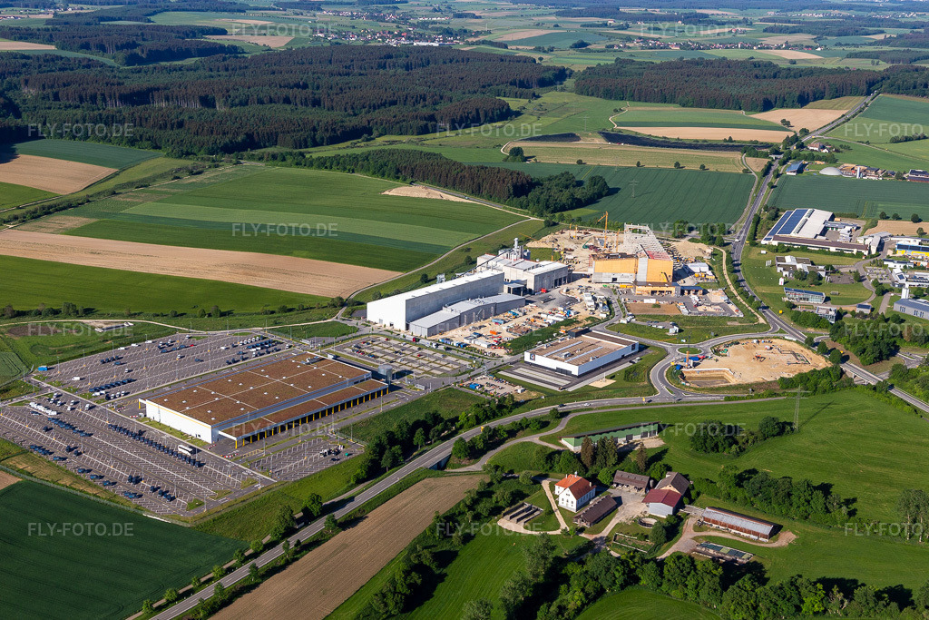 Luftbild: Industriepark Nördlicher Bodensee mit Amazon DBW8 in Leitishofen in Meßkirch im Bundesland Baden-Württemberg in Deutschland. – Foto: IMG_132203.jpg vom 27.05.2022 durch Werner Riehm/FLY-FOTO.de – Auflösung des Originals: 5123 x 3415 px – Stadt Meßkirch – Industriepark nördlicher Bodensee