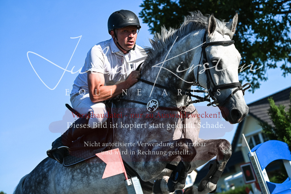 DSC_3061 | Pferde- und Turnierfotografie in Westsachsen. Pferdeportraits, Auftragszeichnungen und intuitive Kunst.