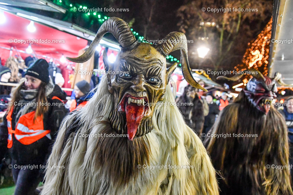 Perchten_ Christkindlmarkt Linz Volksgarten_ 14.12.2022-25 | 14.12.2022, Linz, AUT, Christkindlmarkt Volksgarten Linz, im Bild Perchtenlauf der Linzer Perchten 2022