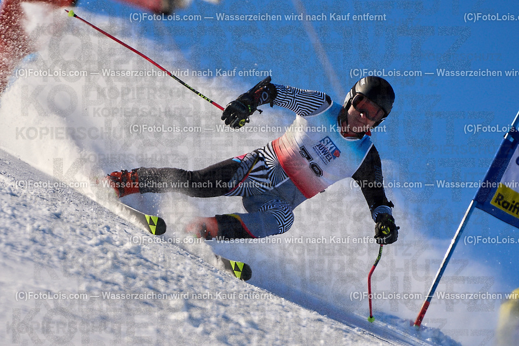 ALP4344_MASTERS-Cup_GS-A Herrn_Ganahl Bernhard | (C)FotoLois.com, Alois Spandl. FIS Masters-Cup Wildschönau, Giant Slalom auf der Piste Schatzberg GS, Siegerehrung auf dem Dorfplatz Niederau, Sa 13. Januar 2024.