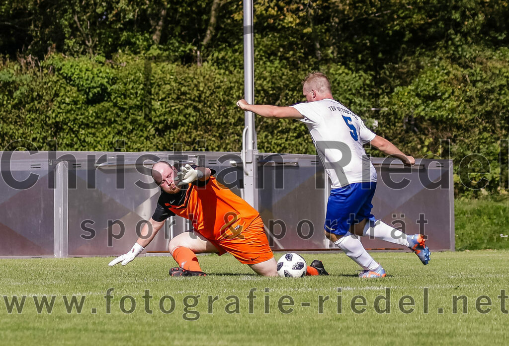 2023-08-19_055_SG_Markt_Schwaben_II_gegen_TSV_Ottobrunn_III | Markt Schwaben, Deutschland, 19.08.2023:
Fußball, C-Klasse 2023 / 2024, 1. Spieltag, (SG) Markt Schwaben II gegen TSV Ottobrunn III, Endergebnis: 0:4

Torwart Sebastian Handrick (SG Markt Schwaben, #23), Merlin Oehmen (TSV Ottobrunn, #5)

Foto: Christian Riedel / fotografie-riedel.net