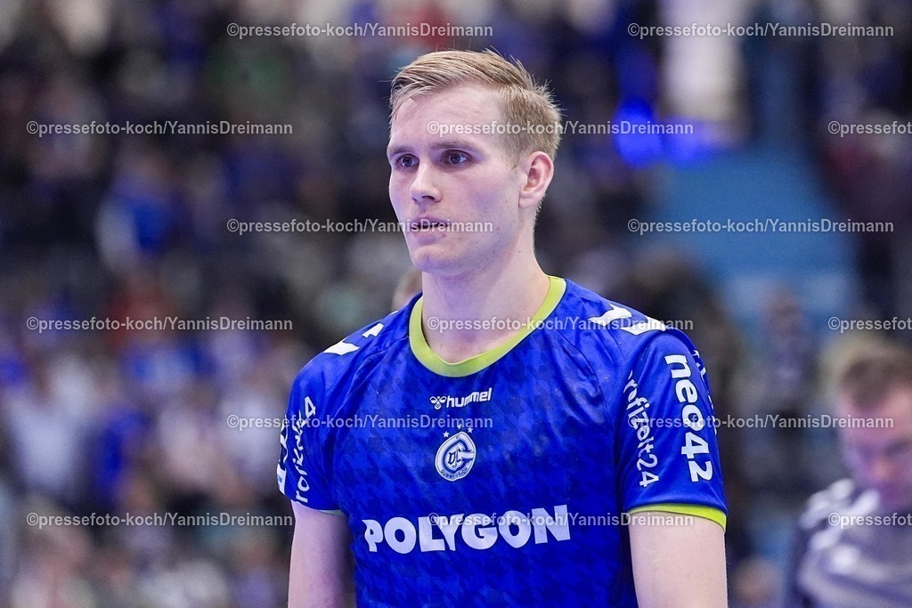 xYDRx14122501030 | 14.12.2025, xydrx, Handball, 1.HBL, VfL Gummersbach - SC Magdeburg, Schwalbe-Arena: Ellidi Vidarsson (VfL Gummersbach #4)Photo: xYannisxDreimannxPressefotoKochx