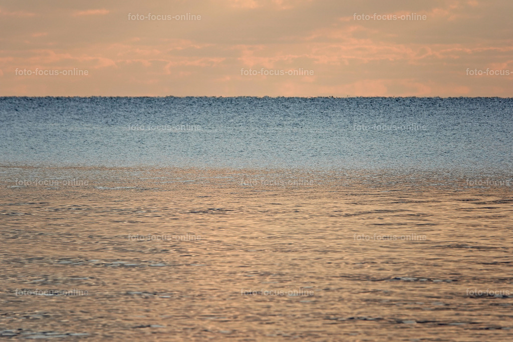 Spectacular almost spiritual sunset on the beach of Liepja | foto-focus-online