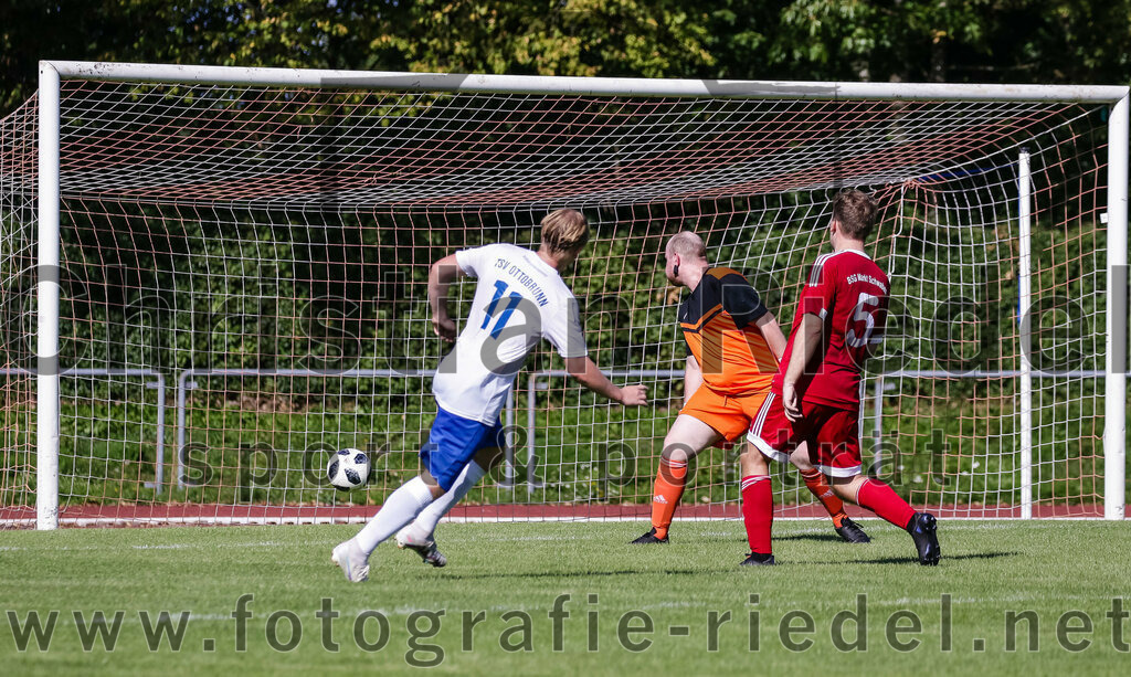 2023-08-19_068_SG_Markt_Schwaben_II_gegen_TSV_Ottobrunn_III | Markt Schwaben, Deutschland, 19.08.2023:
Fußball, C-Klasse 2023 / 2024, 1. Spieltag, (SG) Markt Schwaben II gegen TSV Ottobrunn III, Endergebnis: 0:4

Tor zum 0:4 durch Nikolay Tretyakov (TSV Ottobrunn, #11)
Nikolay Tretyakov (TSV Ottobrunn, #11), Torwart Sebastian Handrick (SG Markt Schwaben, #23), Michael Fischer (SG Markt Schwaben, #5)

Foto: Christian Riedel / fotografie-riedel.net