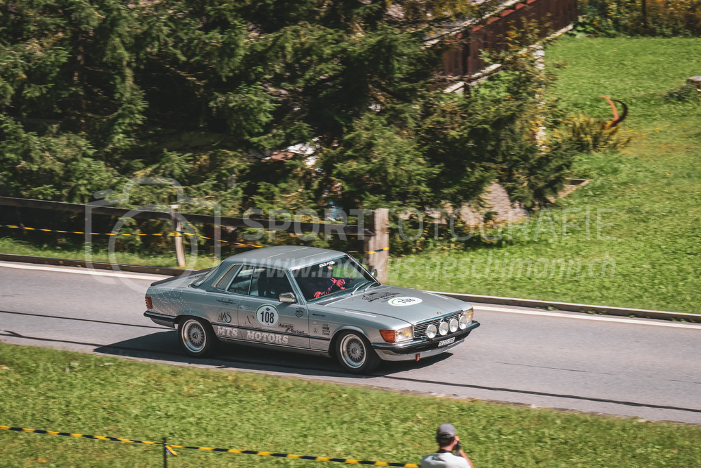 21. Arosa ClassicCar 2025 - 6. =September= 2025 | Matus Zamiska aus Andwil (SUI) in einem Mercedes 450 SLC Rallye aus dem Jahre 1977 mit Startnummer 108 am Arosa ClassicCar 2025 in der Kategorie Alpine Performance..@arosaclassiccar, @arosa.official, #arosaclassiccar, #arosa, #76curves, #classiccarBild: Sportfotografie Markus Aeschimann | www.markus-aeschimann.ch - Realisiert mit Pictrs.com