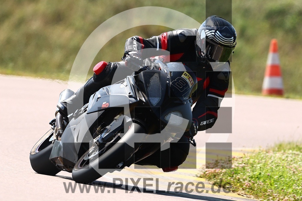 0081-20250619_01894 | Schöne Erinnerungen an spannende Momente - das festzuhalten ist unser Job. PIXELrace.de ist seit 2003 auf den Rennstrecken Europas unterwegs um die Action draußen beim Fahren und die wunderbare Stimmung imm Fahrerlager für euch einzufangen.