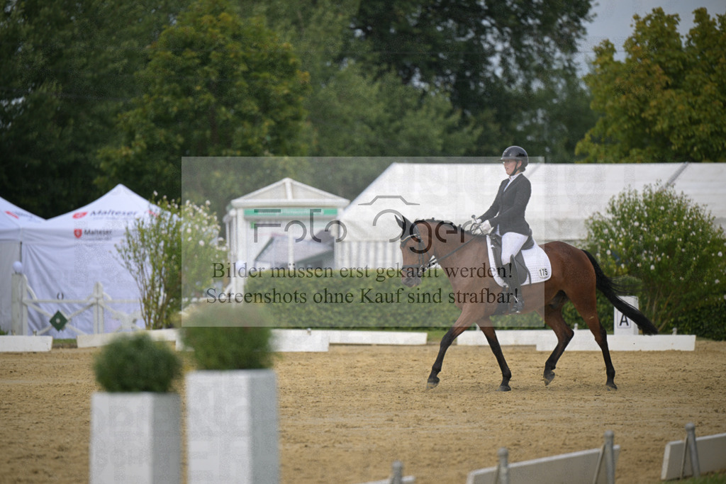 DOS_7277 | Entdecke hochwertige Reitturnierfotos von Foto Oger. Professionell, emotional und authentisch – jetzt Lieblingsmomente im Shop bestellen.Deutschlandweite Turnierfotografie. - Realisiert mit Pictrs.com