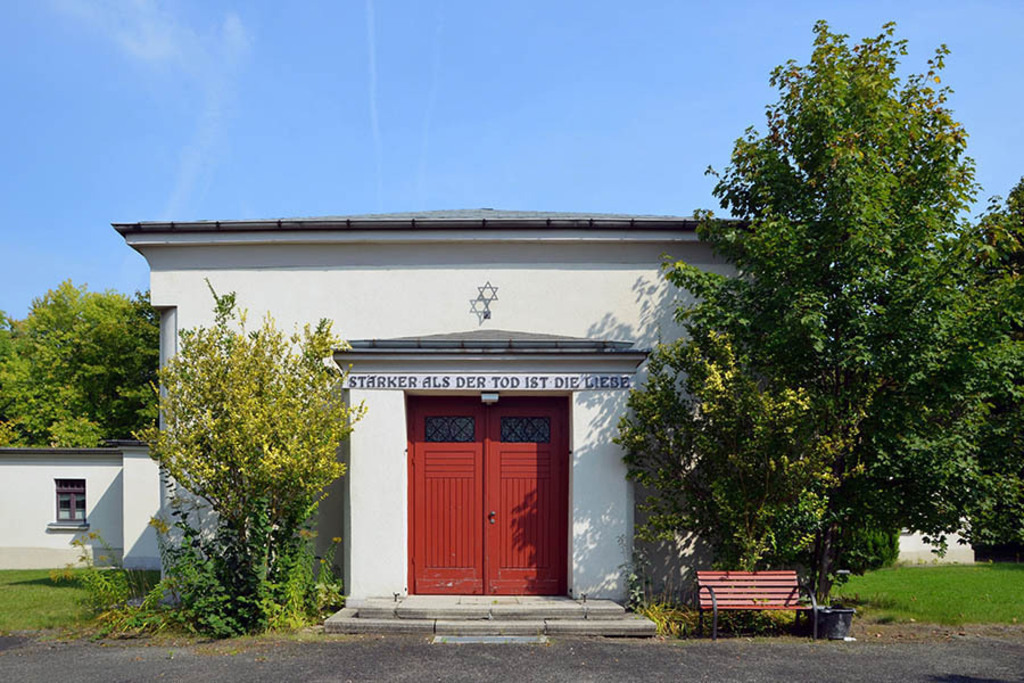 Foto: Leipzig - Neuer Israelitischer Friedhof | Das Team hinter BILDLEXIKON LEIPZIG bündelt historische wie aktuelle Informationen über die Stadt Leipzig in Text und Bild auf einer Plattform und stellt diese der interessierten Öffentlichkeit zur Verfügung.