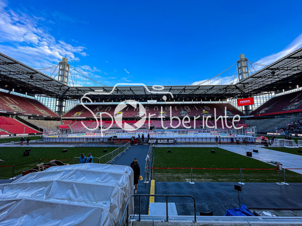 Kölner Haie - Augsburger Panther | Das Rheinernergiestadion in Koeln strahlt nochmal fuer das letzte Spiel der Stadium Series / Freiluft Spiel / Symbolbild / Rhein Energie Stadion / Müngersdorfer Stadion /