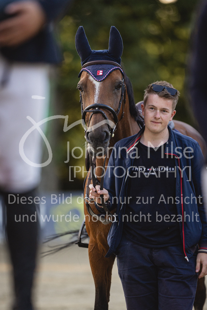 230826_Delbrueck_S1-Spr-983 | Deine schönsten Turniermomente als professionelle Fotos! Entdecke hochwertige Pferdesport-Fotografie im Online-Shop. Jetzt Fotos finden & bestellen!