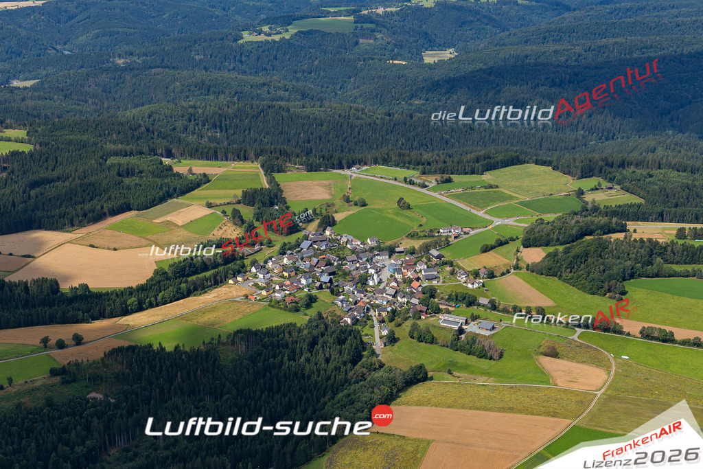 Die Luftaufnahme Wolfersgrün - Wallenfels wurde 2021 mittels Flugzeug (keine Drohne) erstellt. Hohe Auflösung -für große Poster und Wandbilder geeignet!