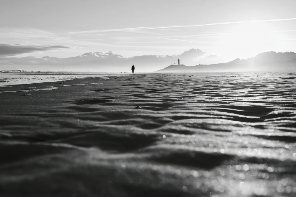 Leuchtturm mit Strand | Mit moderner KI‑generiertes schwarz-weiß Artwork, sorgfältig manuell für den Druck optimiert.