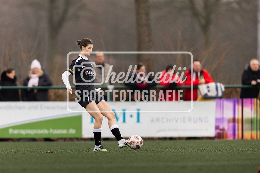 Fußball I Frauen I Saison 2025-2026 I Testspiel I DjK Wacker Mecklenbeck - BW Hollage I 08.02.2026-003 | Olivia Zitzer (2, Wacker Mecklenbeck) - Realisiert mit Pictrs.com