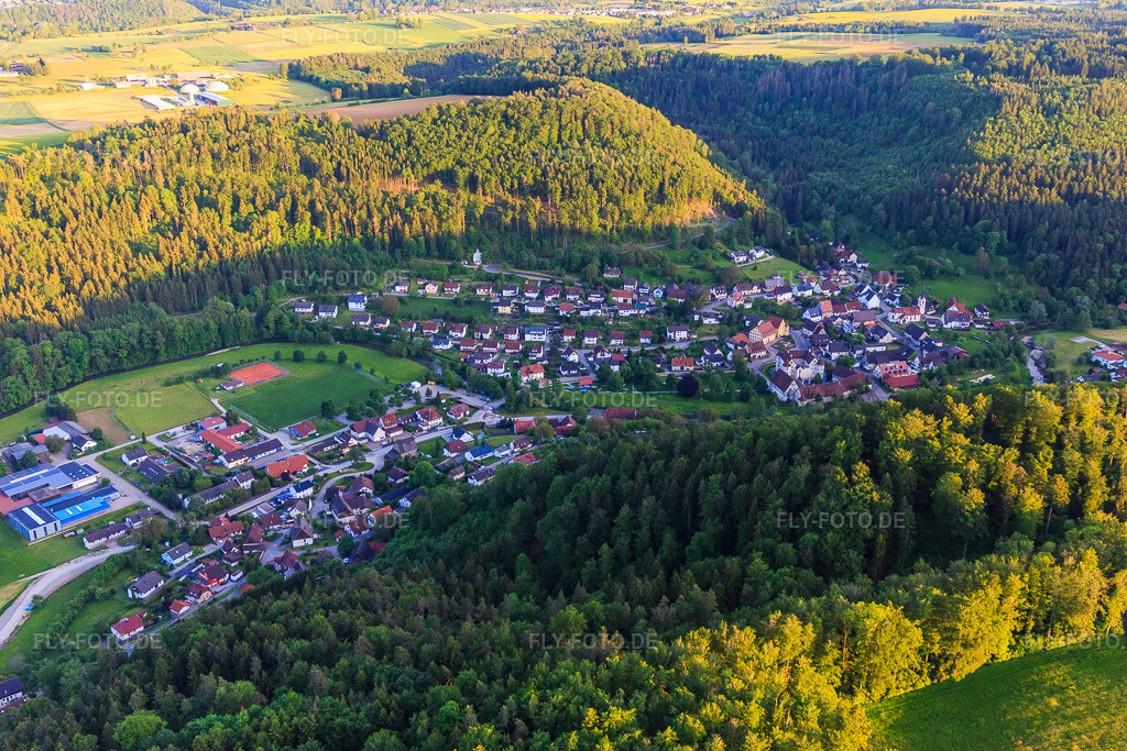 Luftbild: Ortsansicht von Nordwesten im Ortsteil Glatt in Sulz im Bundesland Baden-Württemberg in Deutschland. Foto: IMG_114859.jpg vom 31.05.2019 durch Werner Riehm/FLY-FOTO.de