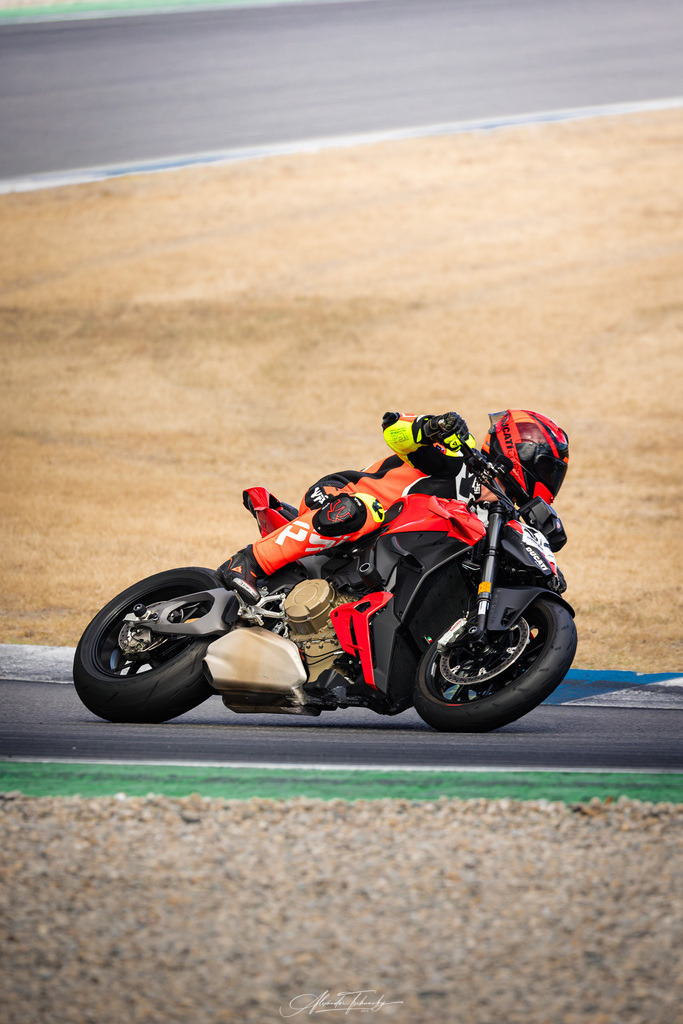 Ducati Trackday Hockenheimring 2026 | Entdecken Sie die faszinierende Welt von Alexander Tschuncky Arts: Kreative Fotografie, atemberaubende Automobilkunst und hochwertiger Bilderdruck. Lassen Sie sich inspirieren! - Realisiert mit Pictrs.com