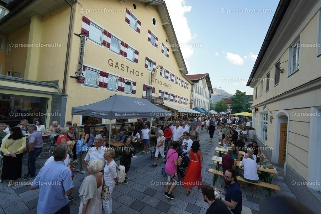 news-2023-Juli15-Marktfest_Reutte2-DSC01641 | Info aus dem Bezirk Reutte/Ausserfern Tirol sowie eine umfangreiche Bilddatenbank über die gesamte Region: Lechtal, Talkessel Reutte, Tannheimertal, Zwischentoren. Lech, Plansee, Zugspitze, Grenztunnel, B179, Fernpassstraße, Verkehr, Lawinen, Tradition, - Realisiert mit Pictrs.com