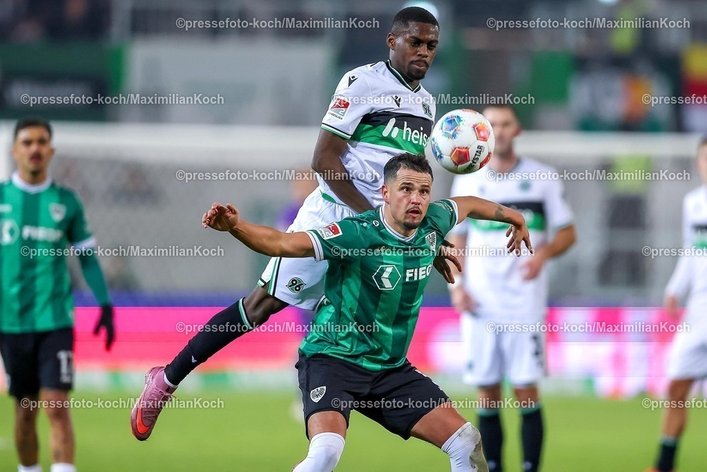 PRM05122501125 | 05.12.2025, Fußball, Preußen Münster - Hannover 96, 2. Fußball Bundesliga,  Preußenstadion, Saison 2025 2026: Noel Aseko&nbsp;(Hannover96 #15) im Zweikampf gegen  Yassine Bouchama&nbsp;(Preussen Muenster #05)    DFB regulations prohibit any use of photographs as image sequences and or quasi-video.