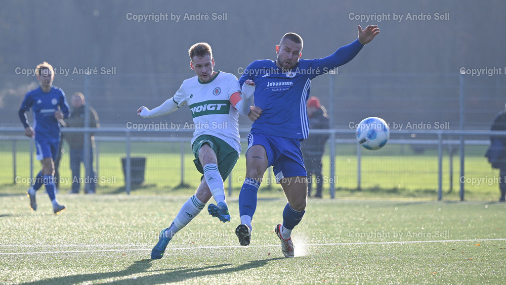 PSV Neumünster vs Oldenburger SV | Timo Barendt (PSV #22 erzielt hier das 1-0) / Robin Bünning (Oldenburg #5)Fußball-Oberliga Männer 2024/2025 / PSV Neumünster vs Oldenburger SV / Kunstrasenplatz Städtisches Stadion / Neumünster / 23.11.24 - Realisiert mit Pictrs.com