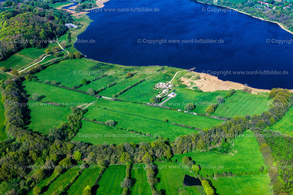 Schleswig_Wikingerdorf_Haithabu_Wallanlagen_ELS_6819010524 | BUSDORF 01.05.2024 Naturkundemuseum- und Ausstellungs- Gebäude- Ensemble mit den Wall und Wehranlagen an der Schlei " Wikingerdorf Haithabu " an der Straße Am Haddebyer Noor in Busdorf im Bundesland Schleswig-Holstein, Deutschland. // Natural history museum and exhibition building ensemble with the ramparts and defense systems on the Schlei "Viking Village Haithabu" on the street Am Haddebyer Noor in Busdorf in the state Schleswig-Holstein, Germany. Foto: Martin Elsen