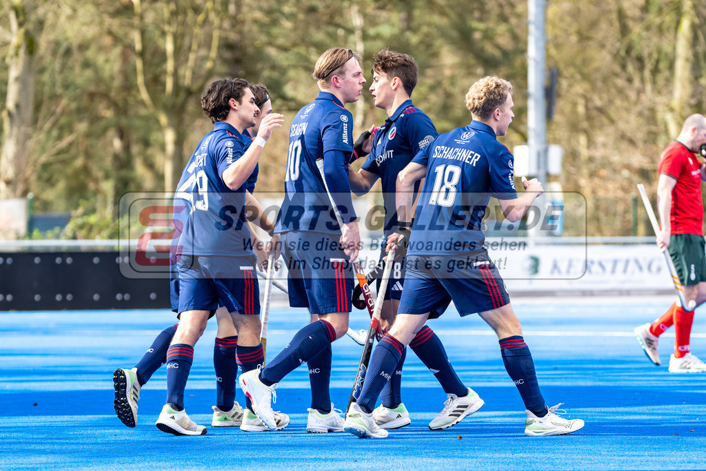 HK_20240323_109926 | 1. Bundesliga Hockey Herren Crefelder HTC - Mannheimer HC am 23.3.2024 Crefelder HTC  Hüttenallee, Krefeld , Nico Reichert ( Mannheimer HC #29 ) , Tim Seagon ( Mannheimer HC #10 ) , Mario Schachner ( Mannheimer HC #18 )