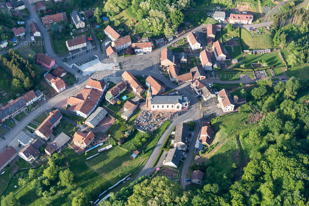 Vue aérienne: Vue de la ville à Hottviller dans le département Moselle, France. Photo: IMG_107224.jpg prise le 18/05/2018 par Werner Riehm/FLY-FOTO.euRésolution de l'original: 5472 x 3648 px