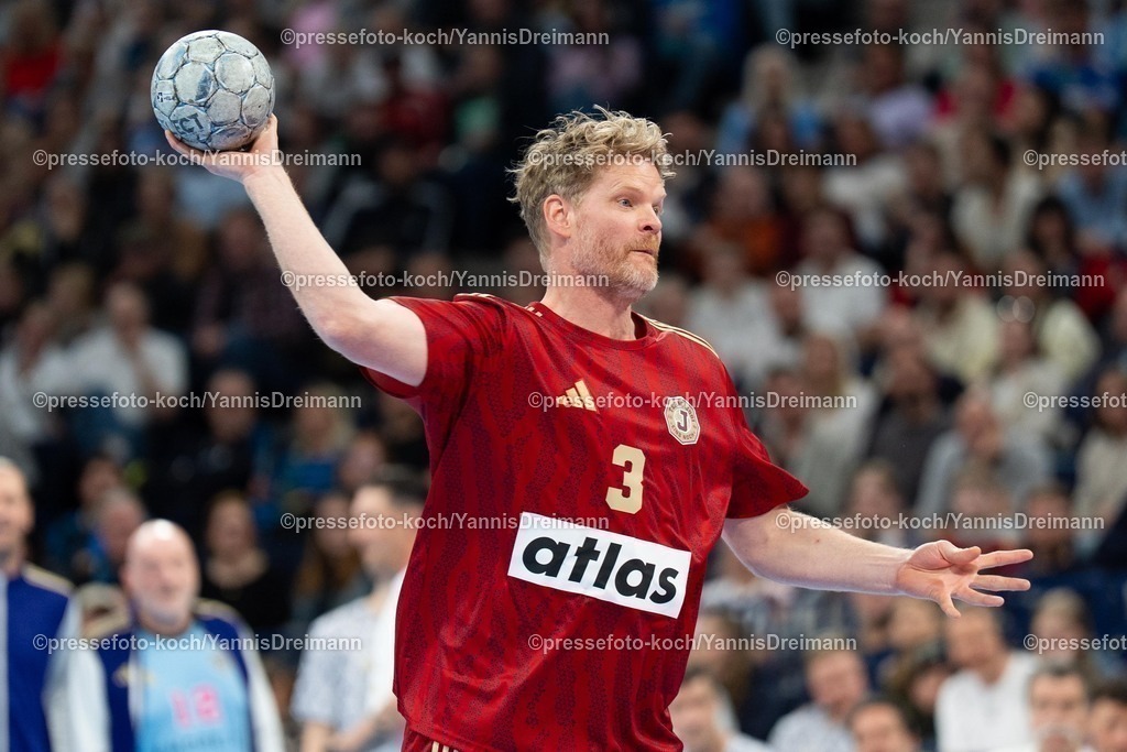 xydr10042502039 | 10.04.2025, xydrx, Handball, Abschiedsspiel Johannes Bitter und Pascal Hens, Team Jogi - Team Pommes, Barclays Arena Hamburg: Uwe Gensheimer (Team Jogi #3)