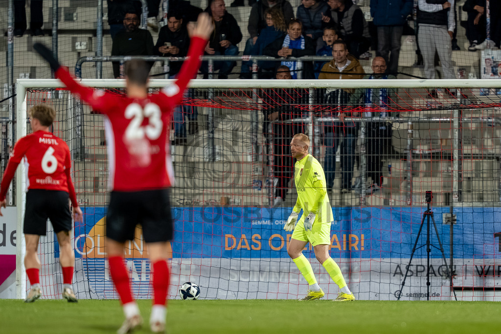 SG Sonnenhof Großaspach vs. SGV Freiberg, Fussball, Regionalliga Suedwest, 30. Spieltag, 22.04.2026 | Maximilian Reule (SG Sonnenhof Großaspach, #01),SG Sonnenhof Großaspach vs. SGV Freiberg, Fussball, Regionalliga Suedwest, 30. Spieltag, 22.04.2026