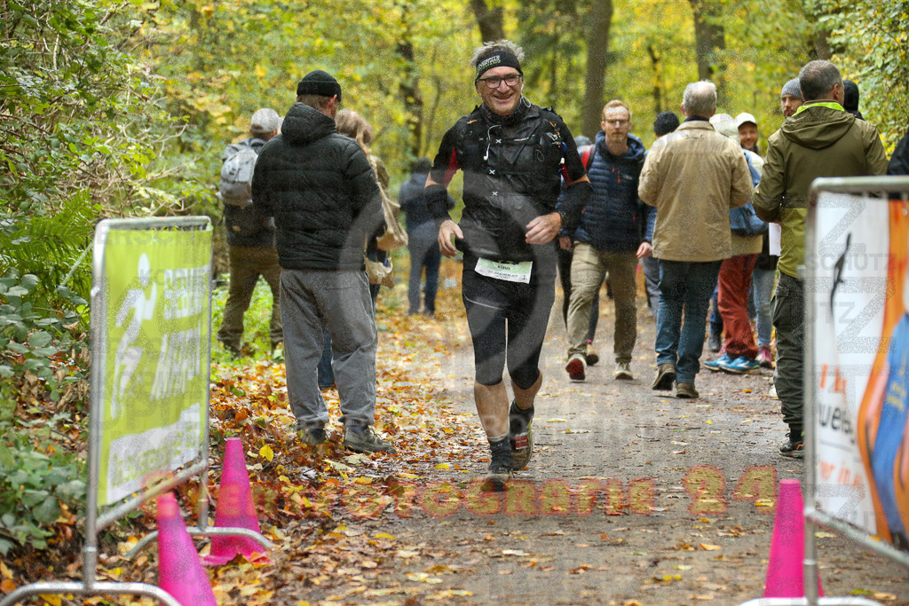 251026_1335_EX1_3698 | Sportfotografie im Rhein-Sieg Kreis, Köln, Bonn, NRW, Rheinland Pfalz, Hessen, etc. Unser Tätigkeitsfeld umfasst den Laufsport vom Volkslauf über den Marathon, Duathlon, Triathon bis zum Ultralauf wie Kölnpfad Ultra oder Schindertrail.
