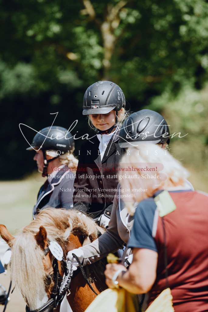 DSC_2332 | Pferde- und Turnierfotografie in Westsachsen. Pferdeportraits, Auftragszeichnungen und intuitive Kunst.