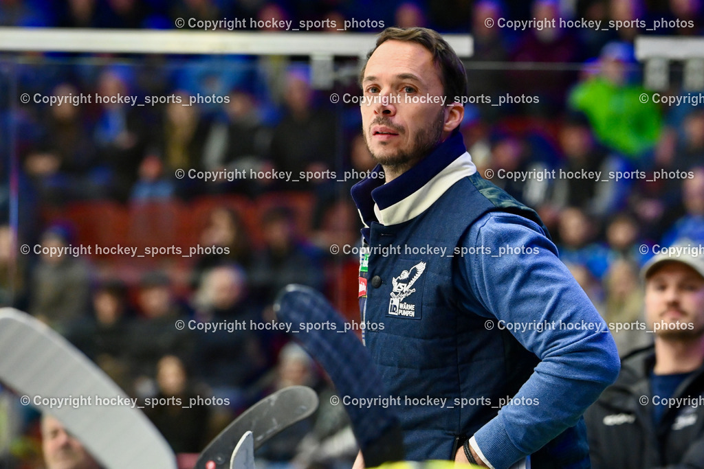 EC IDM WÄRMEPUMPEN VSV vs. Steinbach Black Wings Linz | Marco Pewal Assistant Coach EC VSV, EC IDM WÄRMEPUMPEN VSV vs. Steinbach Black Wings Linz, EC IDM WÄRMEPUMPEN VSV vs. Steinbach Black Wings Linz am 28.11.2025 in Villach (Stadthalle Villach), Austria, (Photo by Bernd Stefan)