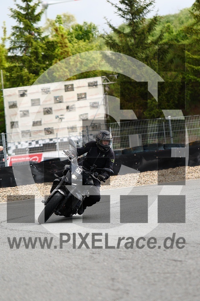 0039-20260513_02189 | Schöne Erinnerungen an spannende Momente - das festzuhalten ist unser Job. PIXELrace.de ist seit 2003 auf den Rennstrecken Europas unterwegs um die Action draußen beim Fahren und die wunderbare Stimmung imm Fahrerlager für euch einzufangen.