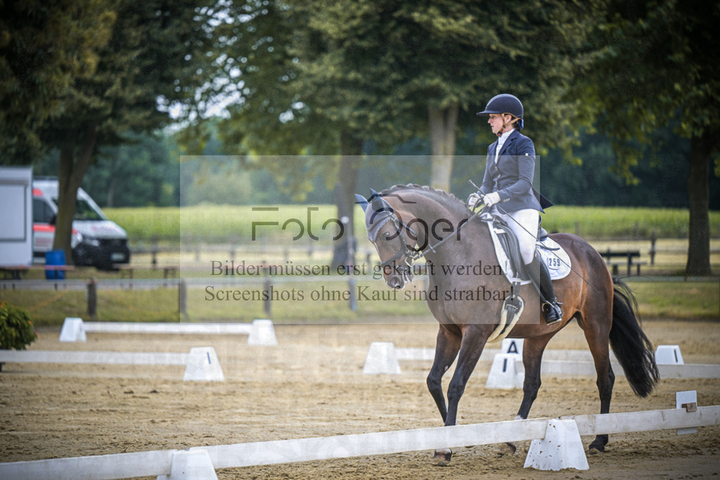 DOS_3378 | Entdecke hochwertige Reitturnierfotos von Foto Oger. Professionell, emotional und authentisch – jetzt Lieblingsmomente im Shop bestellen.Deutschlandweite Turnierfotografie. - Realisiert mit Pictrs.com