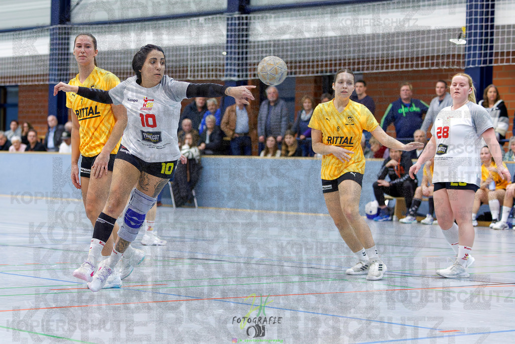 Frauen Oberliga Mitte (HHV); HSG Eibelshausen/Ewersbach - HSG Wettenberg II | Frauen Oberliga Mitte (HHV); HSG Eibelshausen/Ewersbach - HSG Wettenberg II am 13.12.2025 in Steinbrücken (Sporthalle am Hammerweiher)Photo © 2025 - Jörg Heinrich - Realisiert mit Pictrs.com