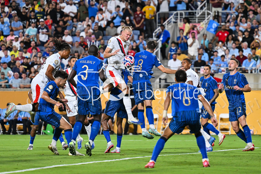 Manchester City - Al-Hilal SFC | der Kopfball von Erling HAALAND (Manchester City 9) geht in dieser Szene nicht ins Tor / Torchance / FIFA Club World Cup: Manchester City - Al-Hilal SFC, Camping World Stadium am 30.06.2025 / NOT FOR SALE IN USA