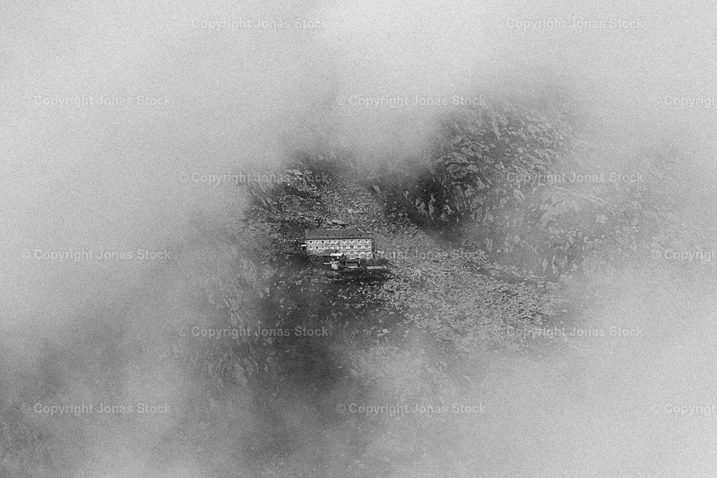 The Hut in the Clouds b/w | Looking back to where we left in the morning during a hike in the Stubai Alps.  - Realisiert mit Pictrs.com