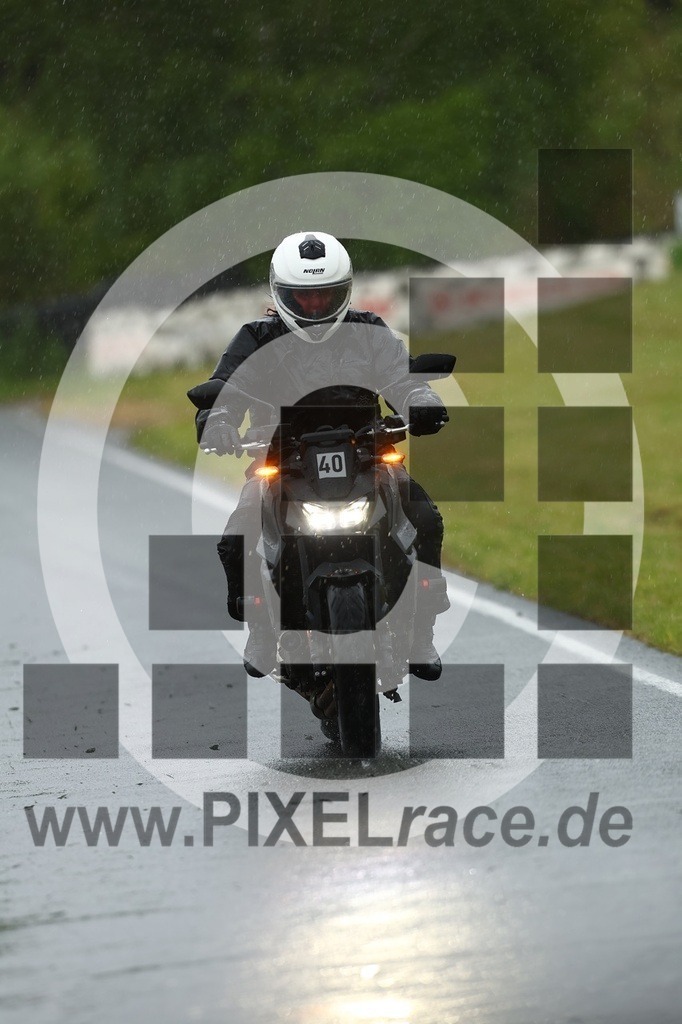 0040-20260512_01663 | Schöne Erinnerungen an spannende Momente - das festzuhalten ist unser Job. PIXELrace.de ist seit 2003 auf den Rennstrecken Europas unterwegs um die Action draußen beim Fahren und die wunderbare Stimmung imm Fahrerlager für euch einzufangen.