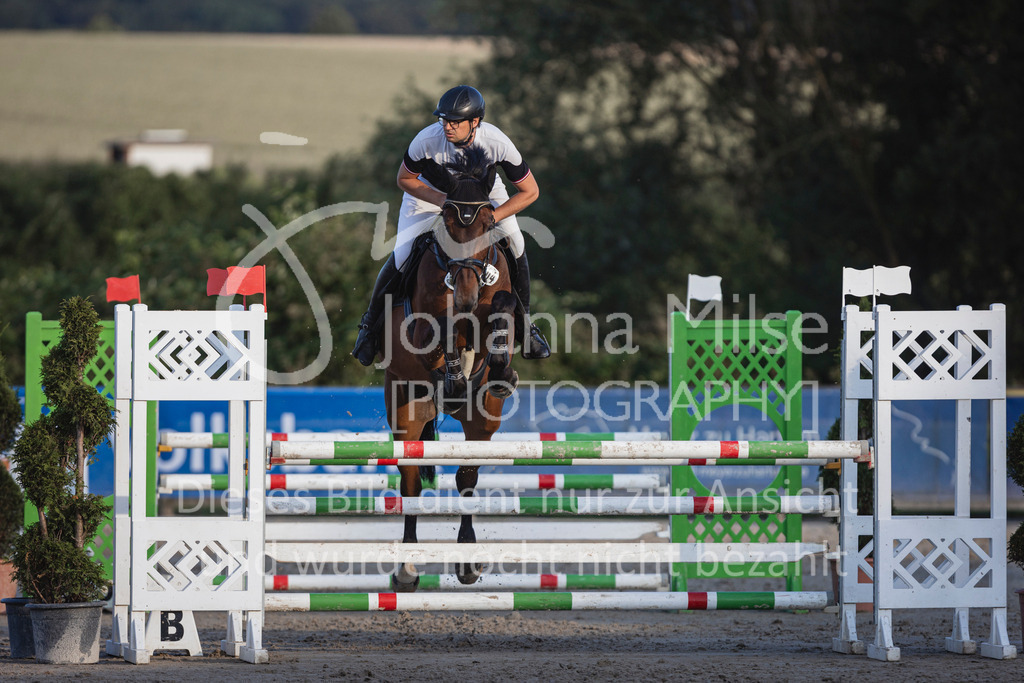 240628_LüPfSpTa_L-Spr-373 | Deine schönsten Turniermomente als professionelle Fotos! Entdecke hochwertige Pferdesport-Fotografie im Online-Shop. Jetzt Fotos finden & bestellen!