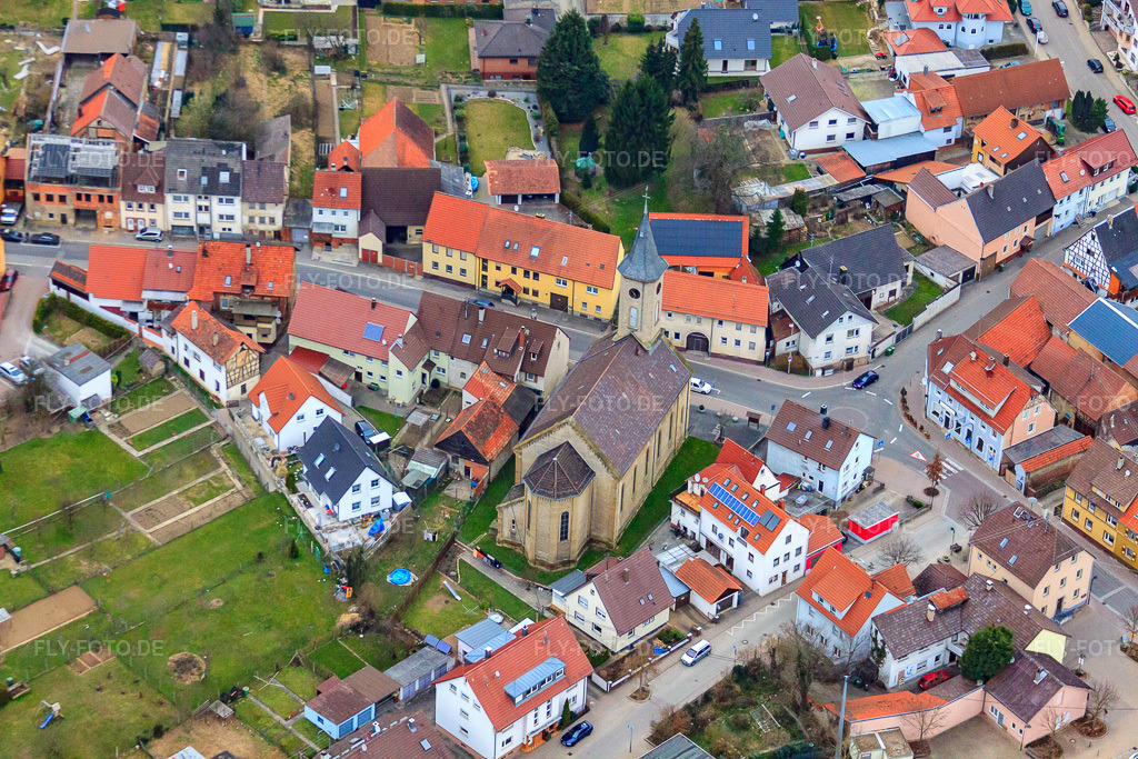 Luftbild: Ortszentrum mit Kirche im Ortsteil Gölshausen in Bretten im Bundesland Baden-Württemberg in Deutschland. Foto: IMG_38275.jpg vom 12.03.2011 durch Werner Riehm/FLY-FOTO.deAuflösung des Originals: 4752 x 3168 px