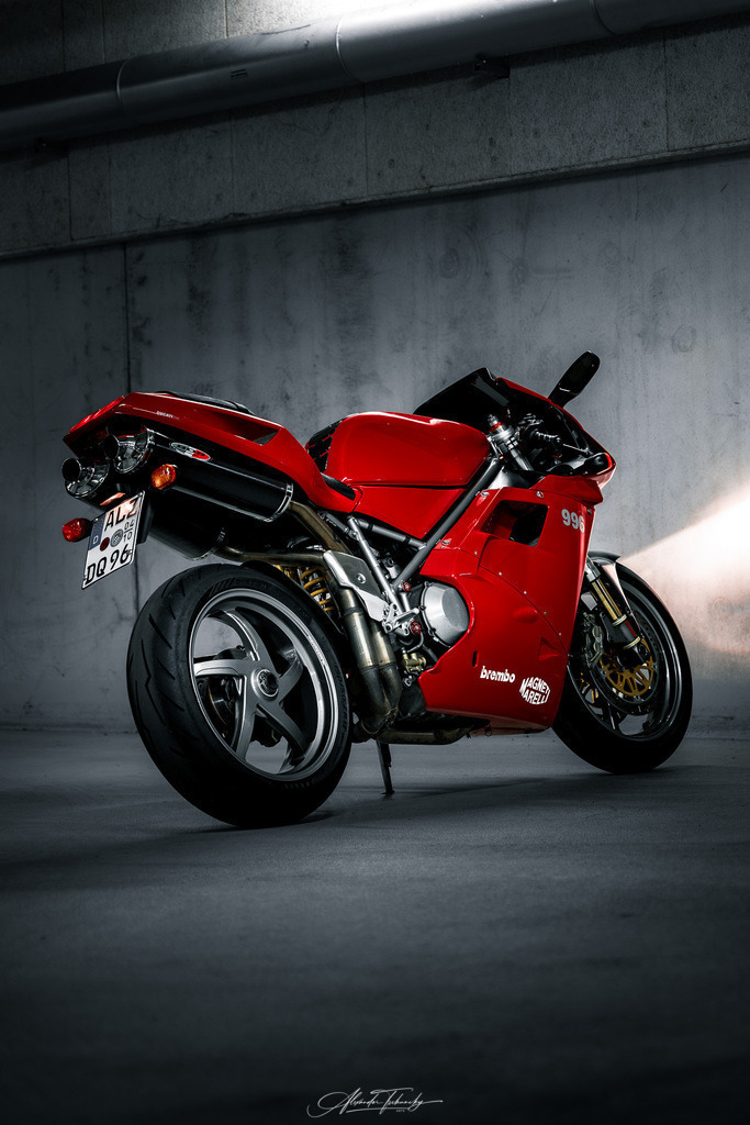 Ducati 996 | Entdecken Sie die faszinierende Welt von Alexander Tschuncky Arts: Kreative Fotografie, atemberaubende Automobilkunst und hochwertiger Bilderdruck. Lassen Sie sich inspirieren! - Realisiert mit Pictrs.com